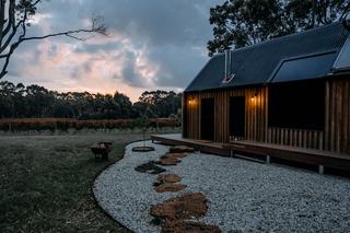 Entretien maison en bois : traitement, lasure et protection