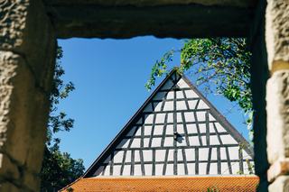 Fondations maison en bois : dalle, vide sanitaire ou plots