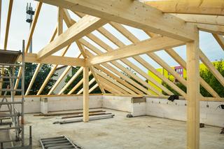 Maison poteau-poutre : architecture ouverte et design bois