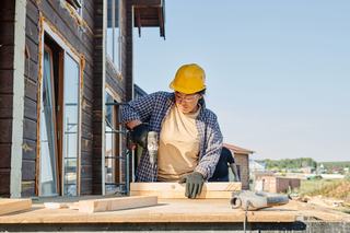 Trouver un terrain pour maison en bois : critères et pièges